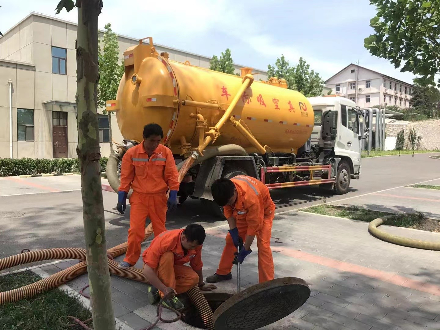 积石山化粪池清理与5-8吨吸粪车施工效率分析